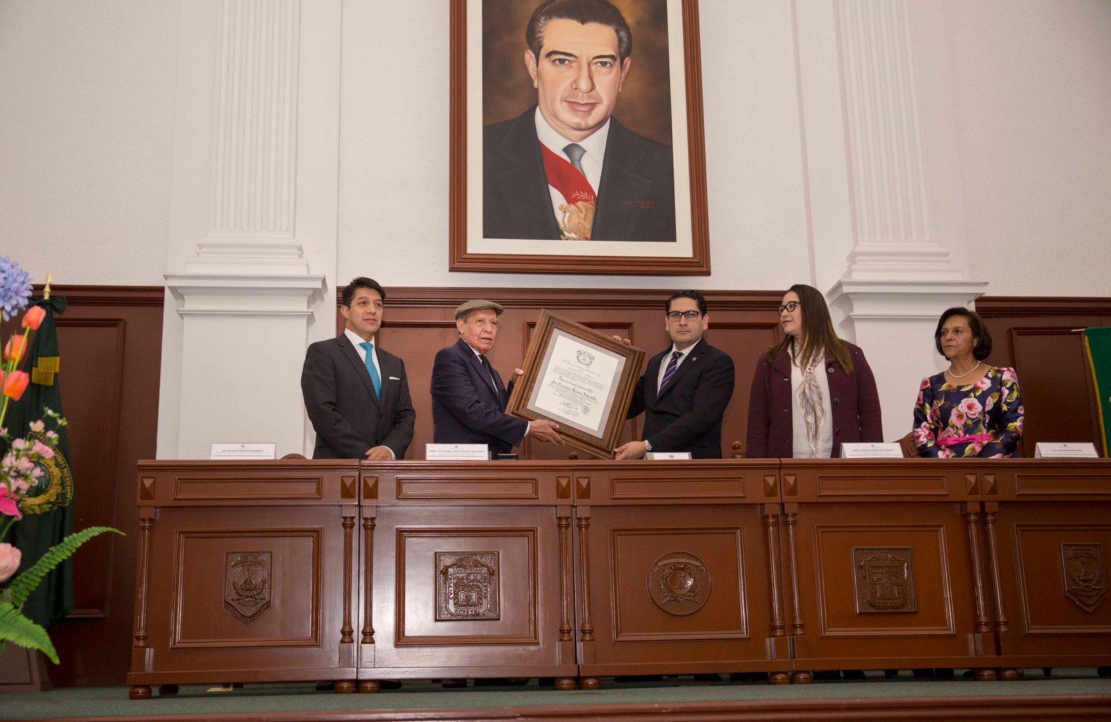 Reconocen al magistrado en retiro Medina Bobadilla